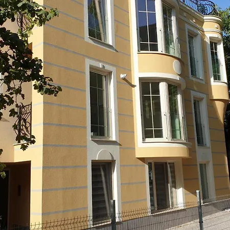 Unique Апартамент